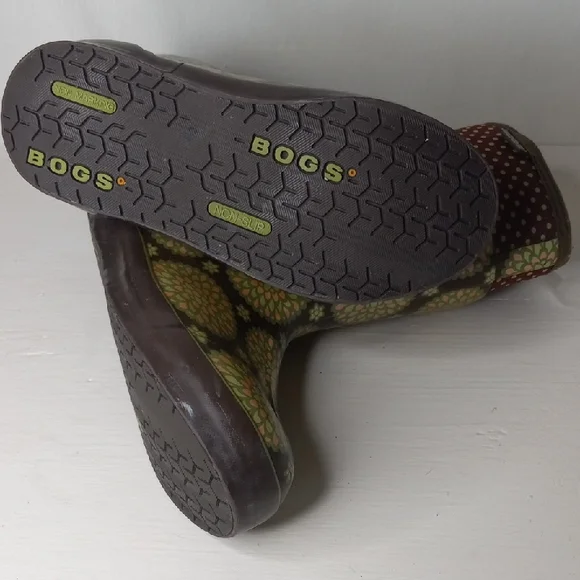 Floral Patterned Rain Boots - Picture 9 of 10